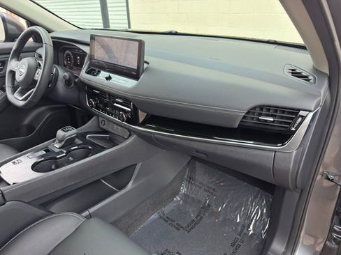 Used 2024 Nissan Rogue SL FWD image 13