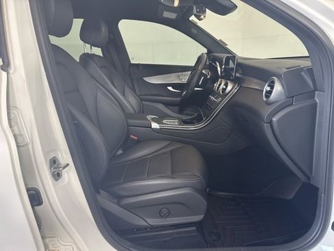Used 2022 Mercedes-Benz GLC 300 4MATIC image 4