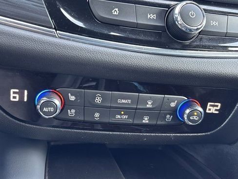 Used 2024 Buick Enclave Premium image 39