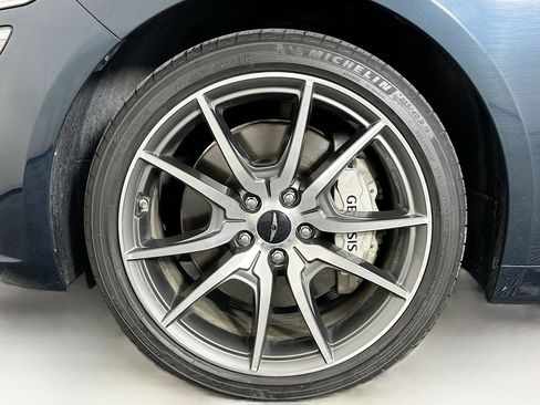 Used 2025 Genesis G70 2.5T RWD image 11