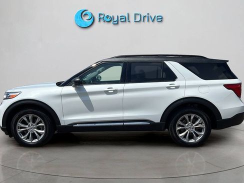 Used 2024 Ford Explorer XLT w/ Equipment Group 202A AWD/4WD image 3