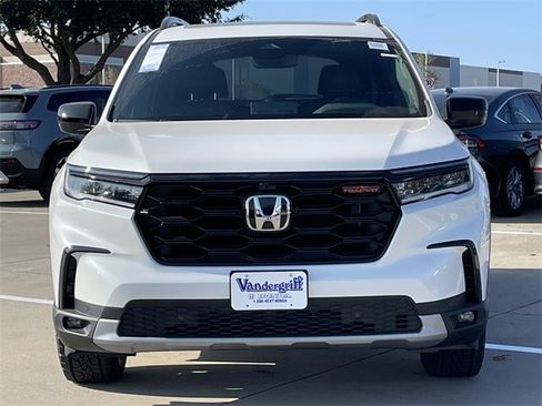 New 2025 Honda Pilot TrailSport image 8