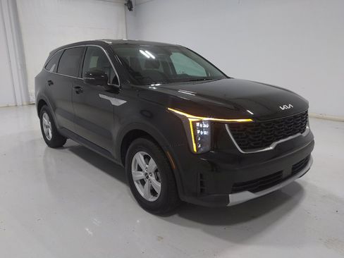 Used 2024 Kia Sorento LX FWD image 13