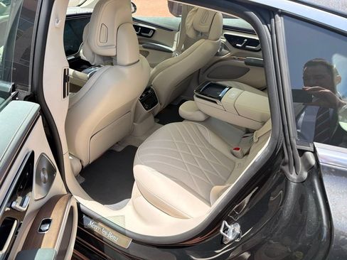 Used 2023 Mercedes-Benz EQS 580 4MATIC Sedan image 5