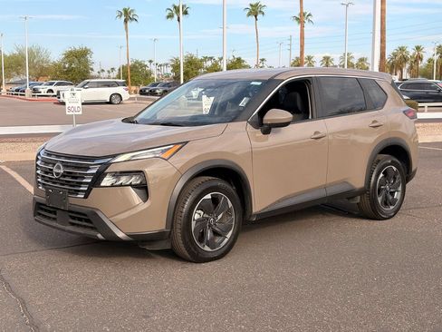 Used 2025 Nissan Rogue SV FWD image 2
