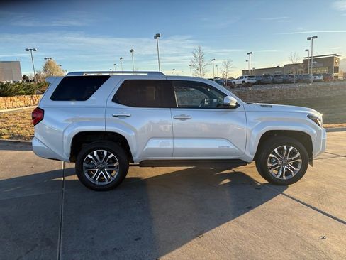 Used 2025 Toyota 4Runner 4WD image 9