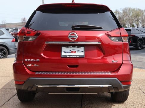 Used 2018 Nissan Rogue SV image 5
