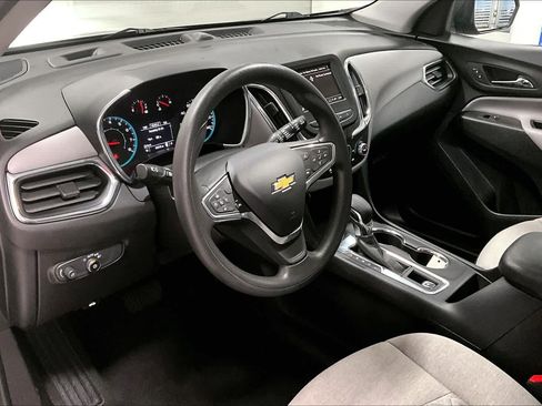 Used 2023 Chevrolet Equinox LS image 2