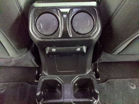 Used 2018 Jeep Wrangler Unlimited Sport S AWD/4WD image 17
