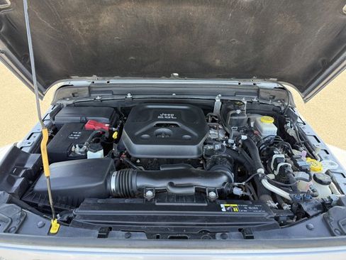 Used 2020 Jeep Wrangler Unlimited Sahara AWD/4WD image 25