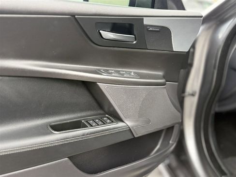 Used 2018 Jaguar XE S AWD/4WD image 15