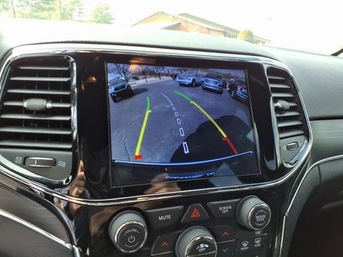 Used 2019 Jeep Grand Cherokee Limited image 13