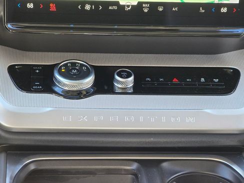 New 2026 Ford Expedition Active image 17