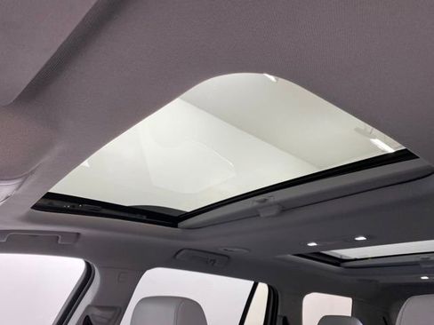 Used 2021 GMC Acadia SLT w/ Preferred Package image 29