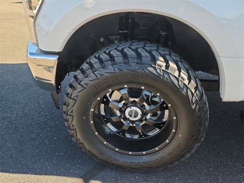 Used 2019 Ford F250 Lariat w/ Chrome Package image 19