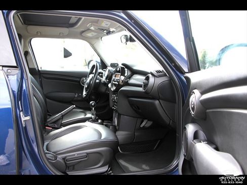 Used 2015 MINI Cooper 4-Door Hardtop w/ Premium Package FWD image 33