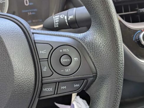 Used 2020 Toyota Corolla LE FWD image 18