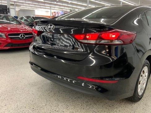 Used 2018 Hyundai Elantra SE FWD image 36