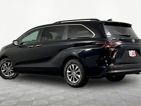 Used 2024 Toyota Sienna XLE FWD image 4