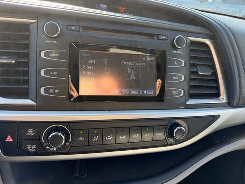 Used 2016 Toyota Highlander LE image 18