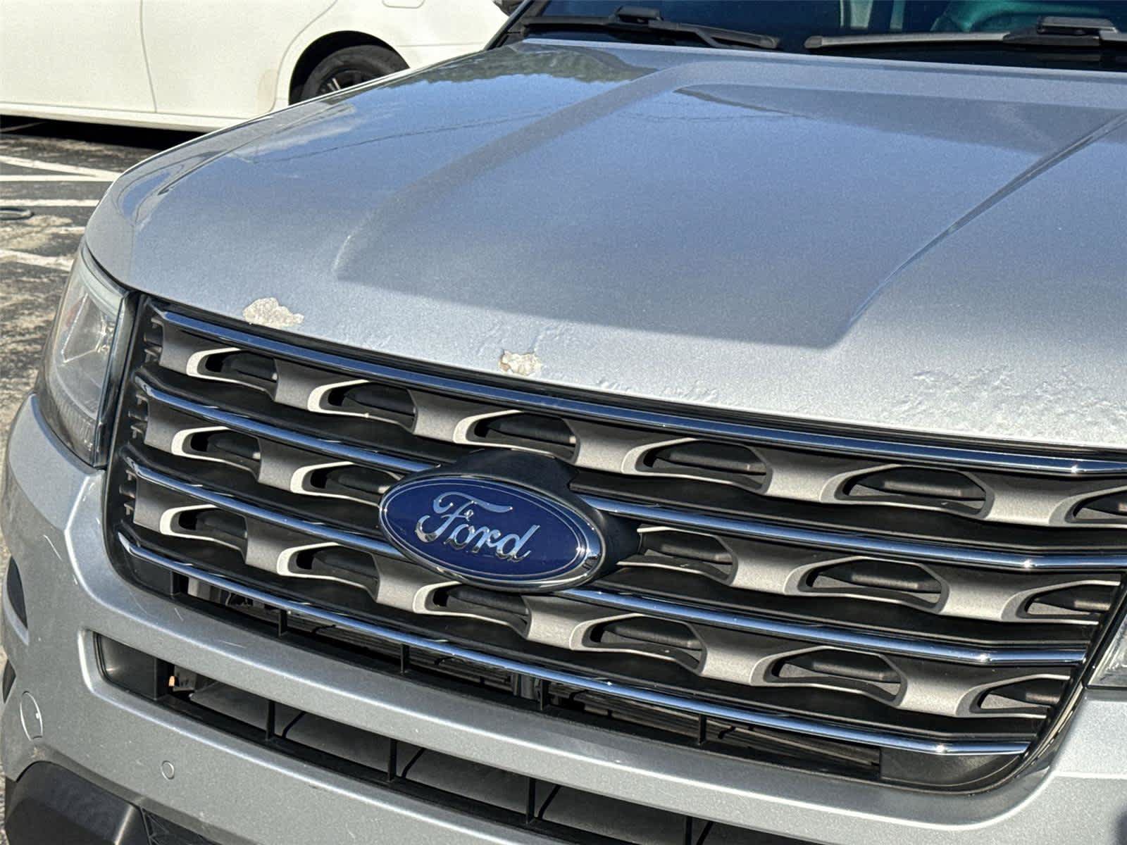 Used 2017 Ford Explorer XLT w/ Equipment Group 202A AWD/4WD image 10
