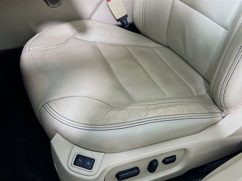 Used 2018 Ford Taurus Limited image 9