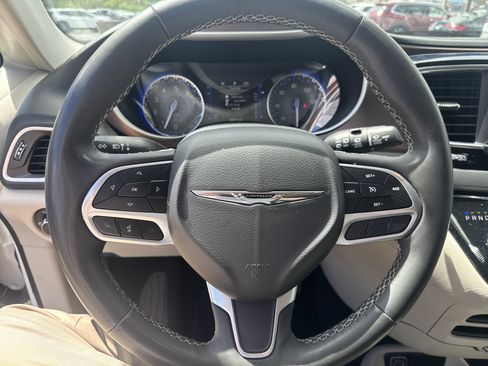 Used 2023 Chrysler Voyager LX image 18