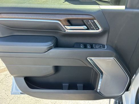 Used 2024 Chevrolet Silverado 2500 High Country w/ High Country Premium Package image 18