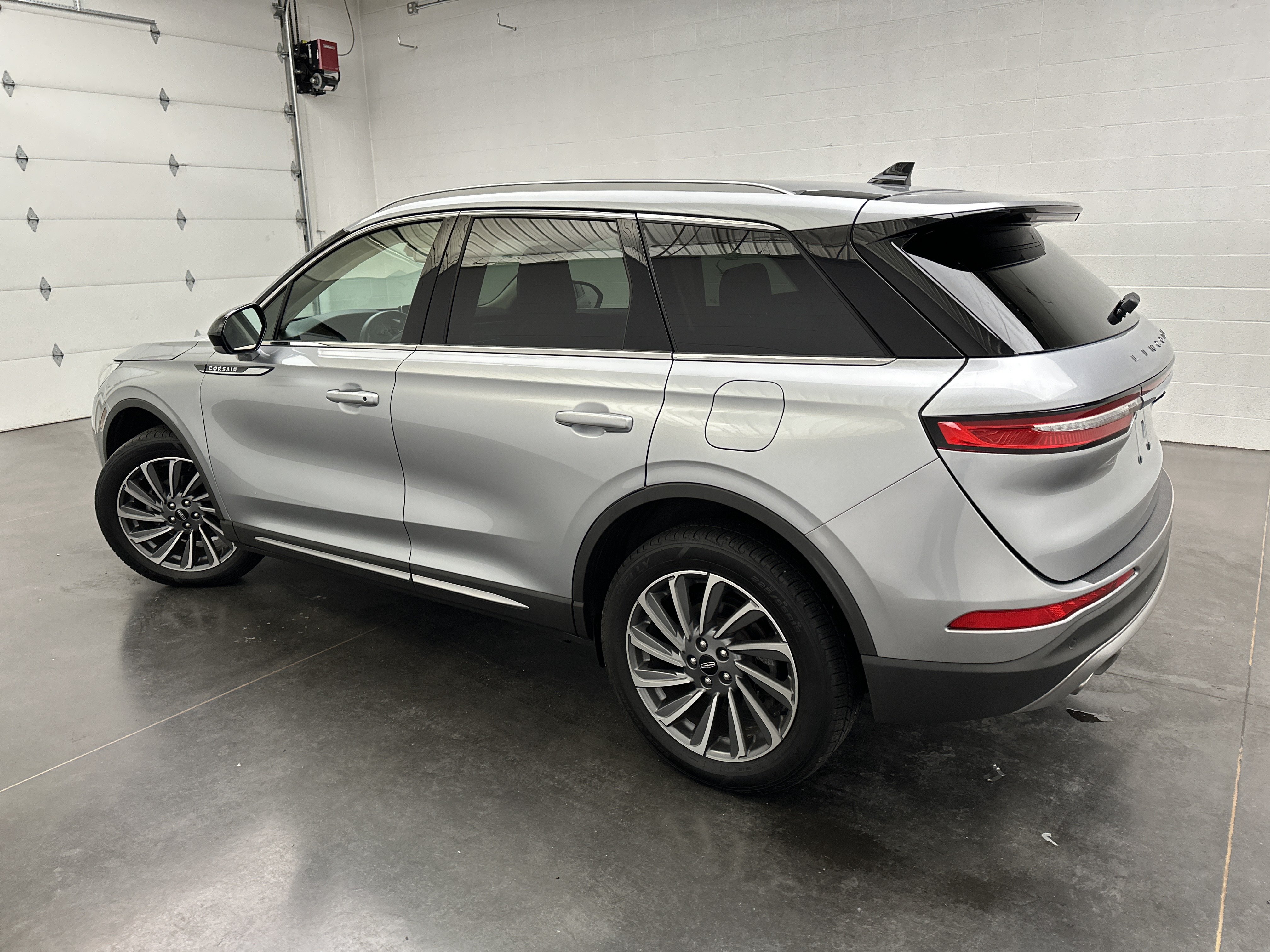 Used 2023 Lincoln Corsair Reserve AWD/4WD image 7