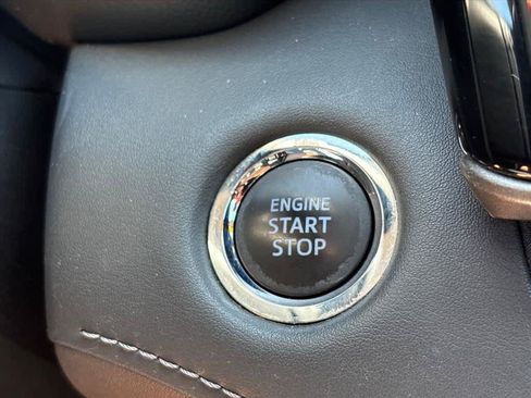 Used 2022 Toyota Highlander XLE AWD/4WD image 17