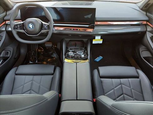 New 2026 BMW i5 eDrive40 w/ Convenience Package image 15