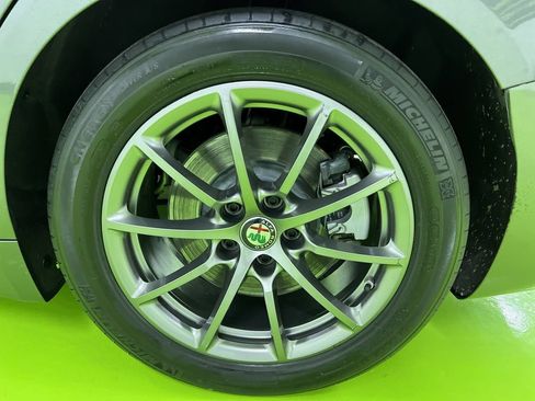 Used 2020 Alfa Romeo Giulia RWD image 15