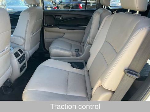 Used 2022 Honda Pilot Touring image 6