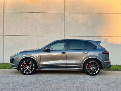 Used 2016 Porsche Cayenne GTS w/ Premium Package AWD/4WD image 2