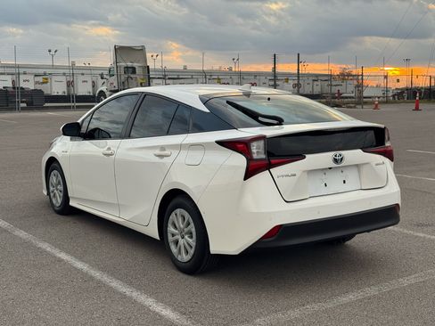 Used 2019 Toyota Prius L Eco image 5