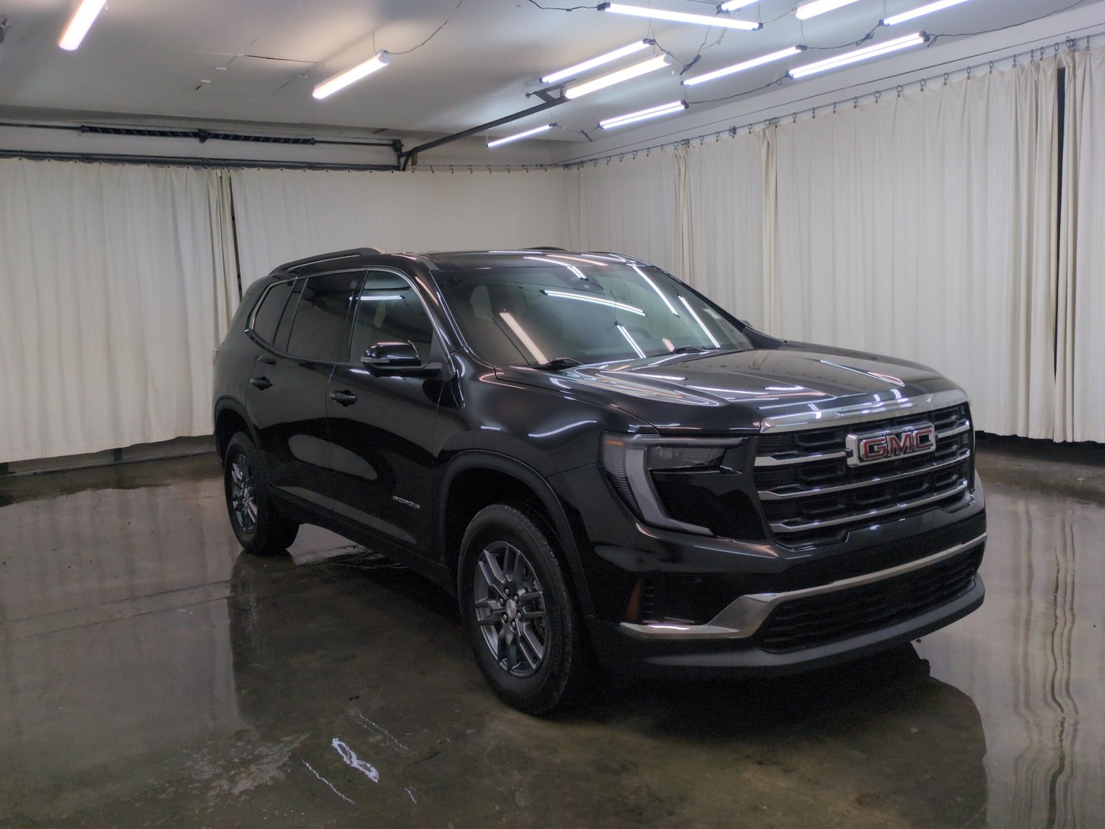 Used 2025 GMC Acadia Elevation AWD/4WD image 3