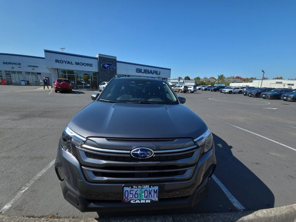 Used 2025 Subaru Forester Premium AWD/4WD image 2