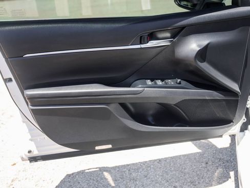 Used 2018 Toyota Camry SE FWD image 22