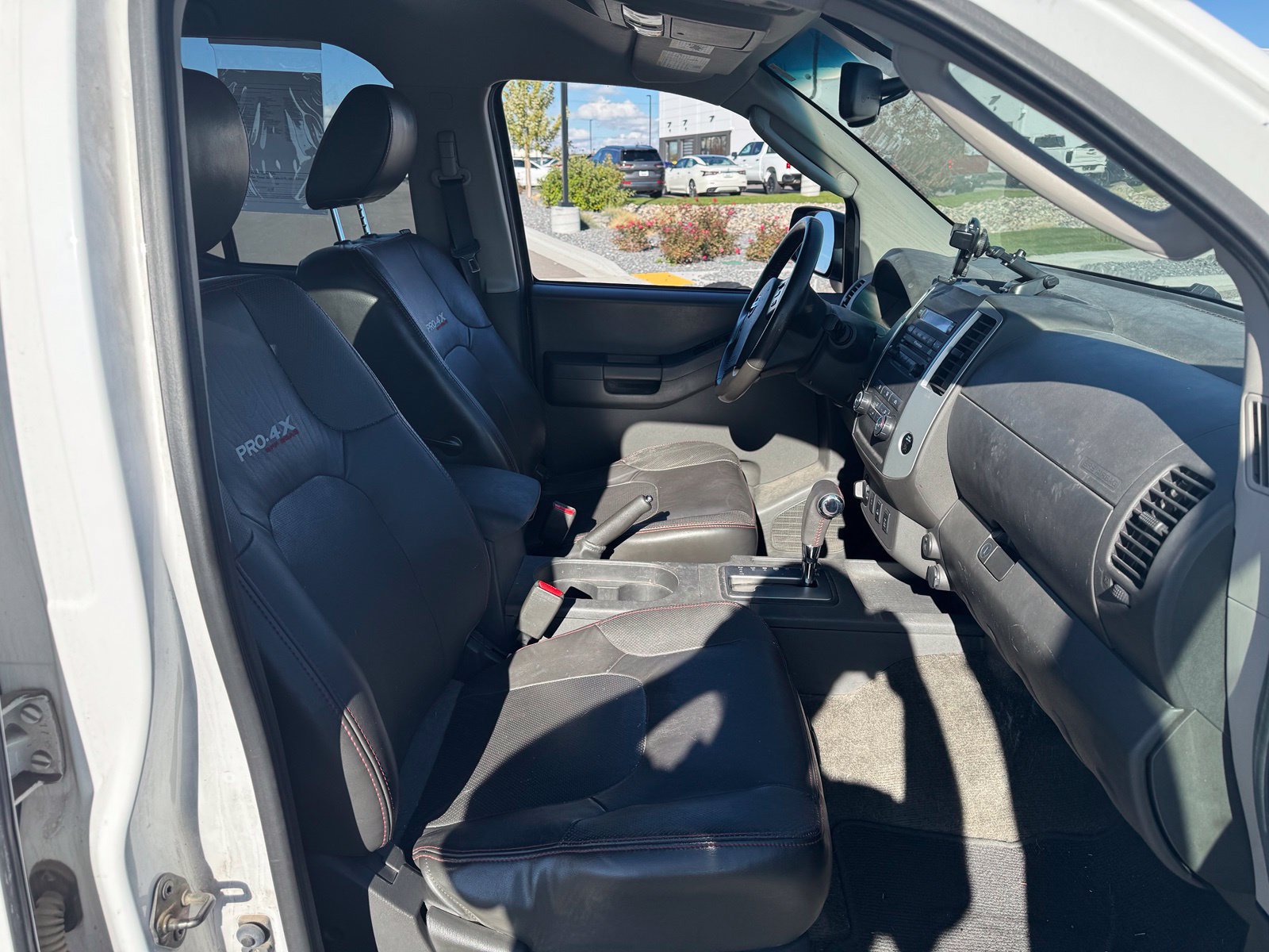 Used 2011 Nissan Xterra PRO-4X w/ Pro-4x Leather Pkg AWD/4WD image 11