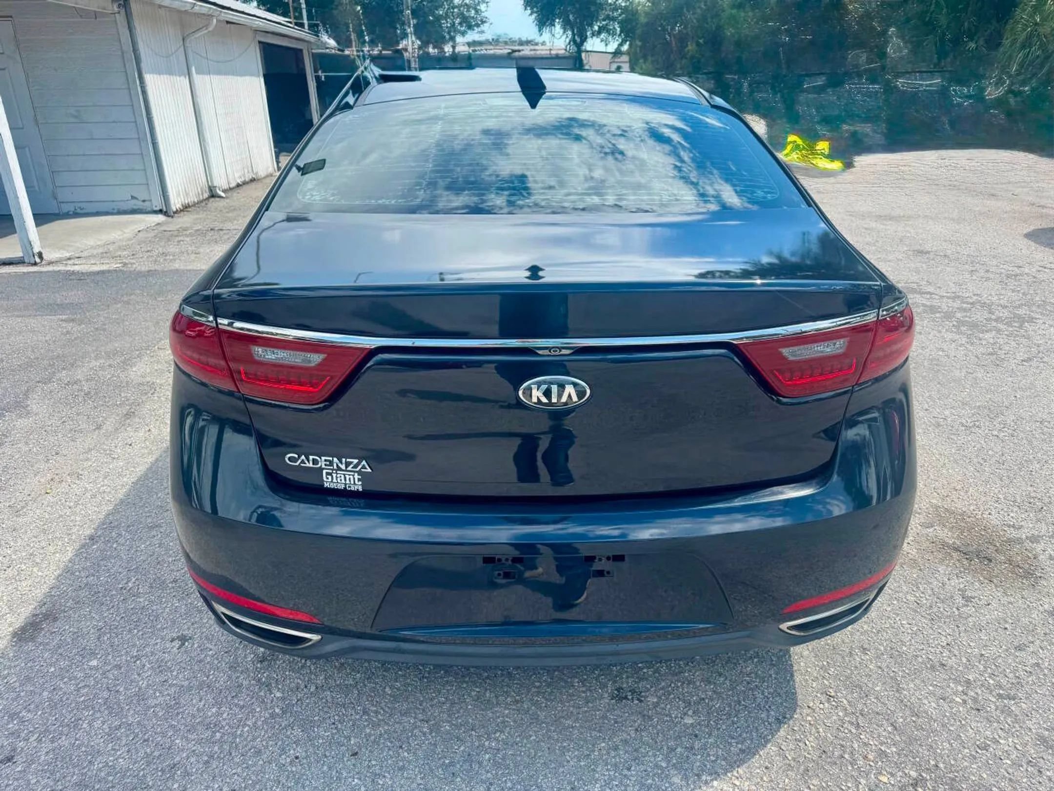 Used 2017 Kia Cadenza Premium FWD image 15
