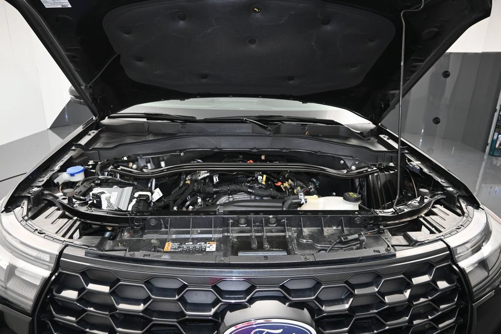 Used 2025 Ford Explorer ST-Line AWD/4WD image 28