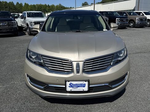 Used 2017 Lincoln MKX Reserve AWD/4WD image 2