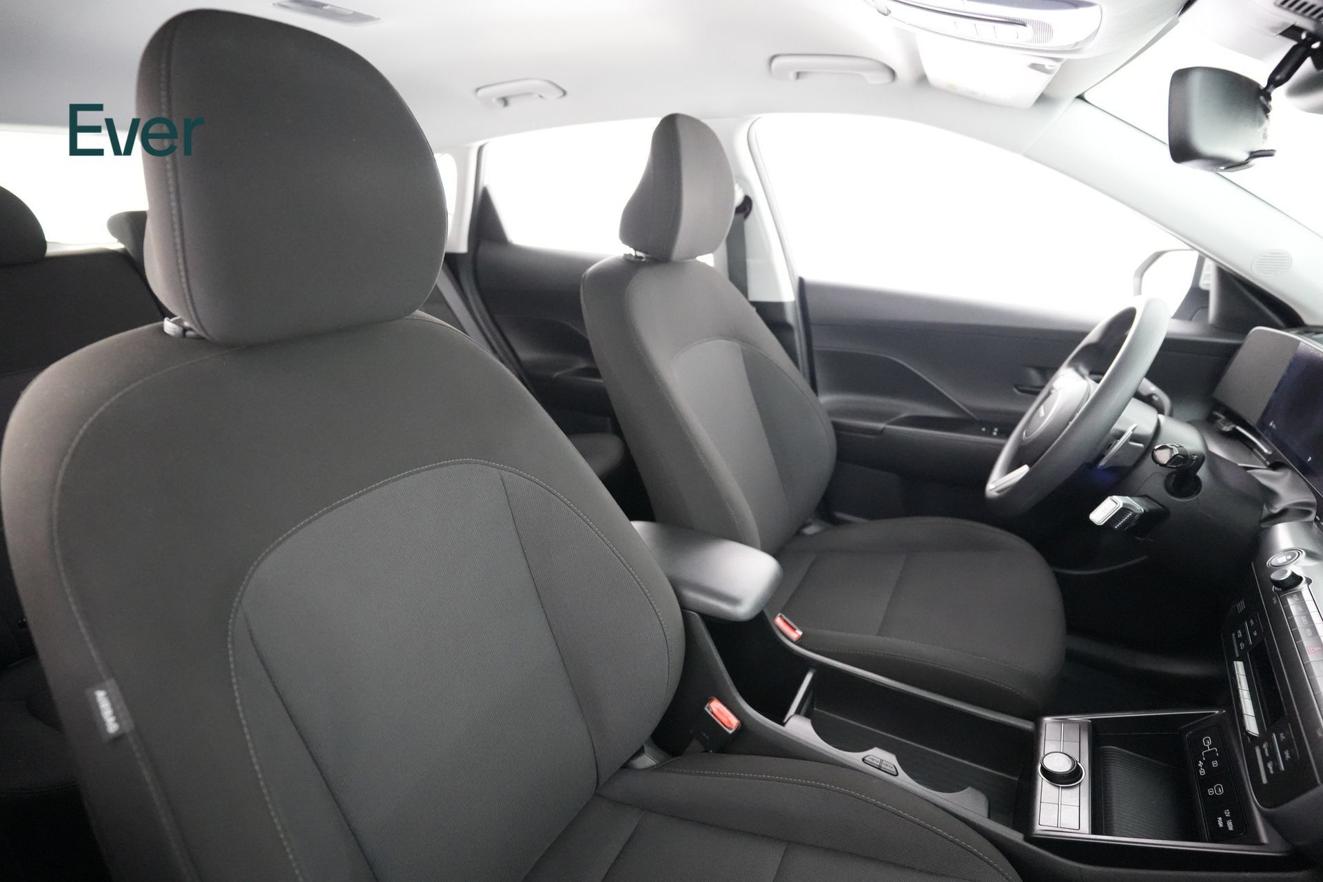 Used 2024 Hyundai Kona SE FWD image 23