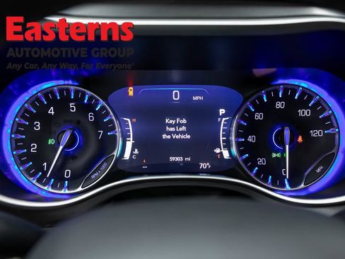 Used 2024 Chrysler Pacifica Touring-L FWD image 17