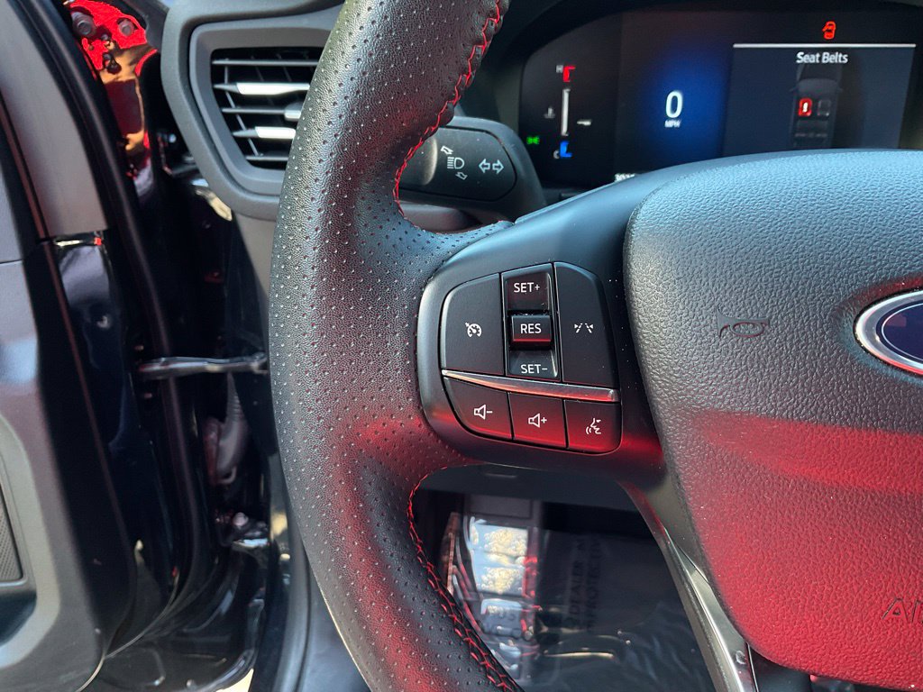Used 2025 Ford Escape ST-Line Select AWD/4WD image 11