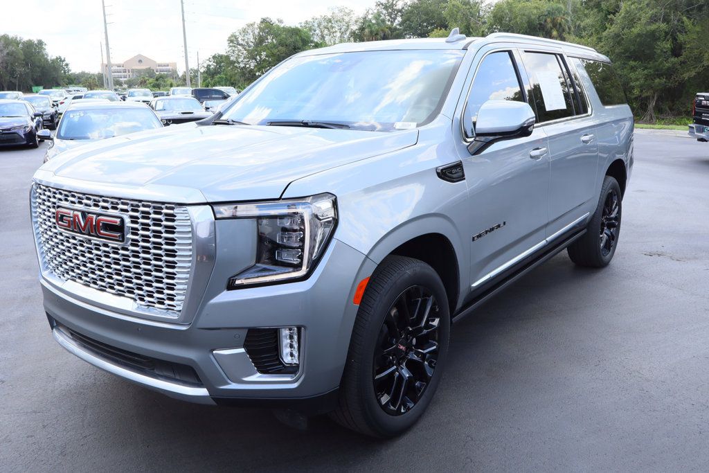 Used 2024 GMC Yukon XL Denali AWD/4WD image 5