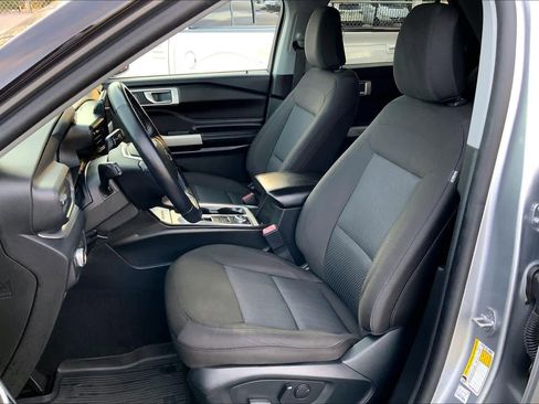 Used 2022 Ford Explorer XLT image 18