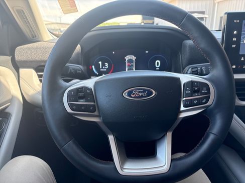 Used 2025 Ford Explorer Active w/ Active Comfort Package AWD/4WD image 14