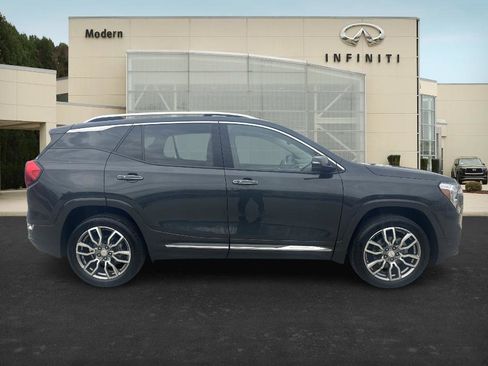 Used 2022 GMC Terrain Denali image 4