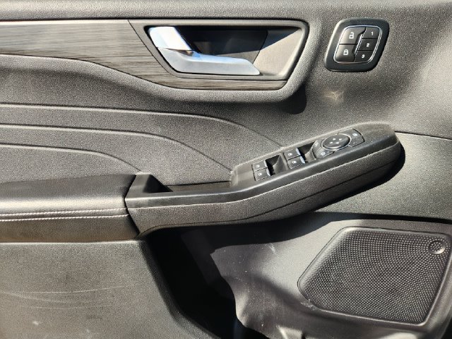 Used 2025 Ford Escape Platinum AWD/4WD image 22